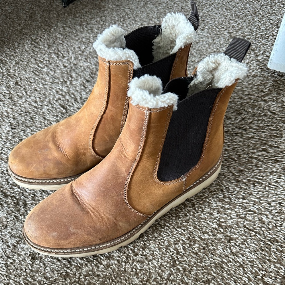 Alpine Design women’s Chelsea boot